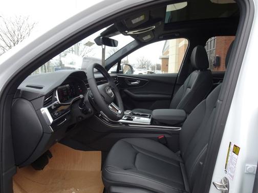 2026 Audi Q7 Premium Plus