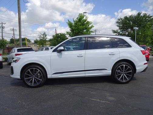 Glacier White Metallic 2025 Audi Q7 Premium Plus
