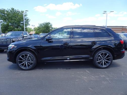 Mythos Black Metallic 2026 Audi Q7 Premium Plus