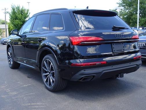 Mythos Black Metallic 2026 Audi Q7 Premium Plus
