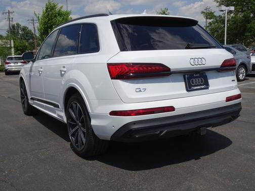 Glacier White Metallic 2024 Audi Q7 Prestige