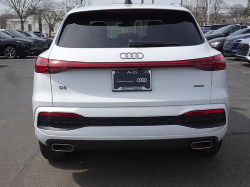 Glacier White Metallic 2025 Audi Q5 Premium