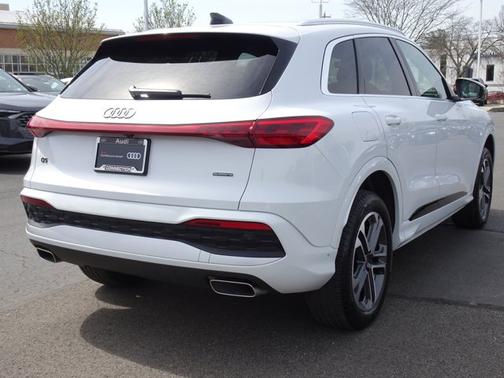 Glacier White Metallic 2025 Audi Q5 Premium