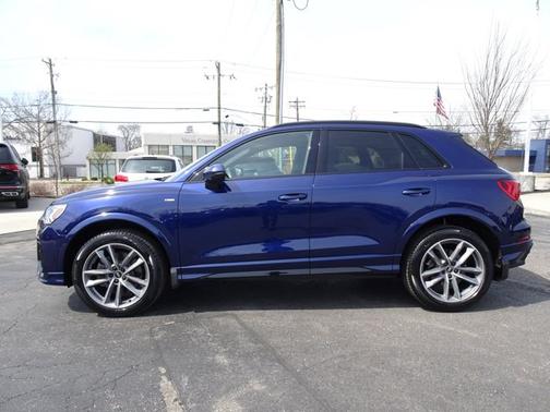 Navarra Blue Metallic 2022 Audi Q3 S line Premium Plus