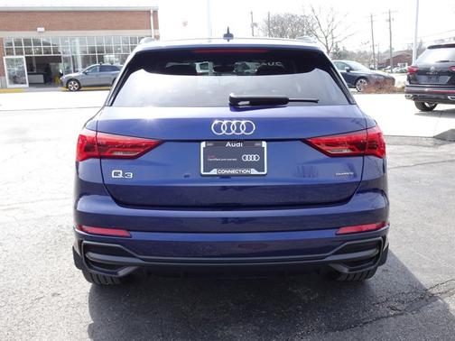 Navarra Blue Metallic 2022 Audi Q3 S line Premium Plus