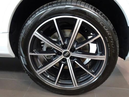 2025 Audi Q7 Premium Plus