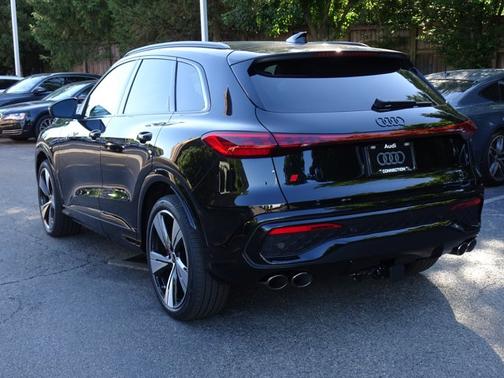 Mythos Black Metallic 2026 Audi SQ5 Premium Plus