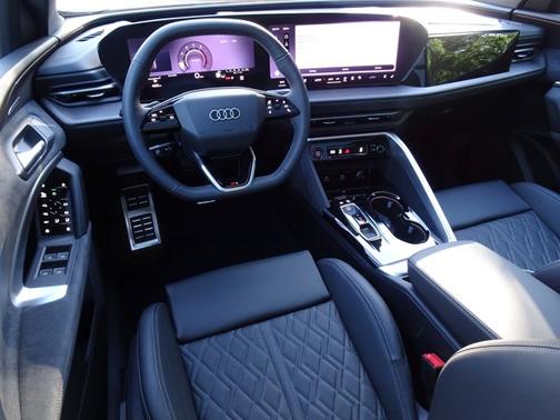 Mythos Black Metallic 2026 Audi SQ5 Premium Plus