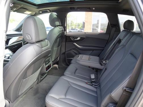 2025 Audi Q7 Premium Plus