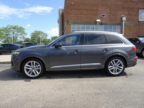 2025 Audi Q7 Premium Plus