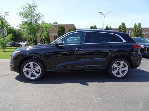 Mythos Black Metallic 2026 Audi Q5 Premium Plus