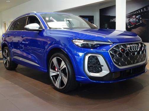 Ultra Blue Metallic 2026 Audi SQ5 Premium Plus