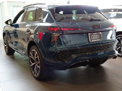 Malpelo Blue Metallic 2026 Audi Q3 S line