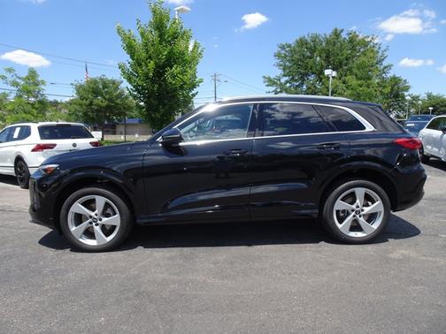 Mythos Black Metallic 2025 Audi Q5 Premium Plus