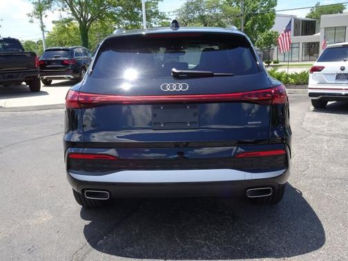 Mythos Black Metallic 2025 Audi Q5 Premium Plus