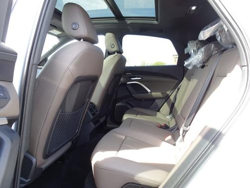 Glacier White Metallic 2026 Audi Q5 Sportback Premium Plus