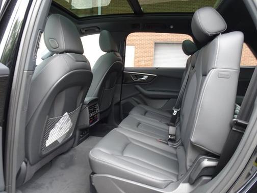 Mythos Black Metallic 2026 Audi Q7 Premium Plus