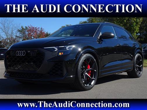 Mythos Black Metallic 2026 Audi RS Q8 performance