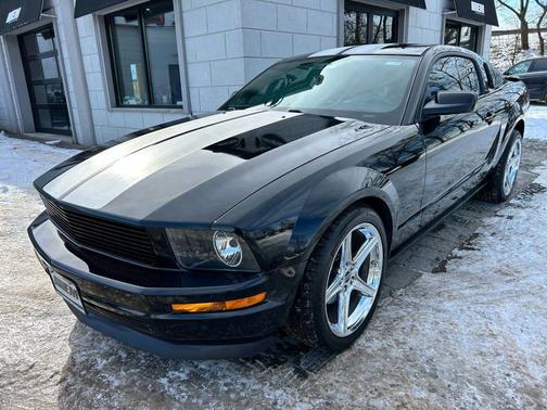 2007 Ford Mustang Deluxe