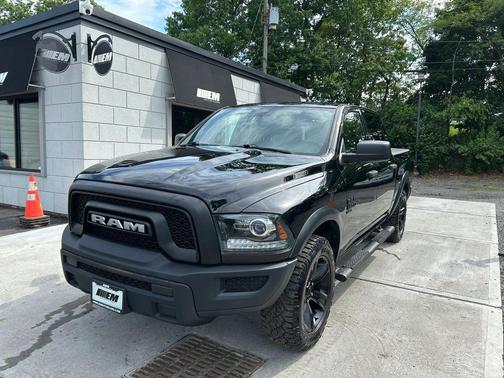 Diamond Black Crystal Pearlcoat 2022 RAM 1500 Classic Warlock Crew Cab 4x4 5'7' Box