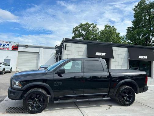 Diamond Black Crystal Pearlcoat 2022 RAM 1500 Classic Warlock Crew Cab 4x4 5'7' Box