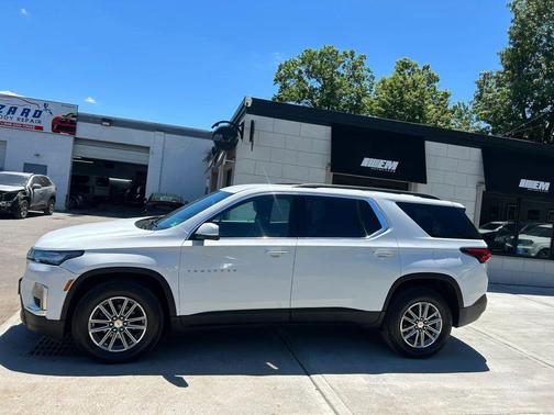 White 2023 Chevrolet Traverse LT Leather