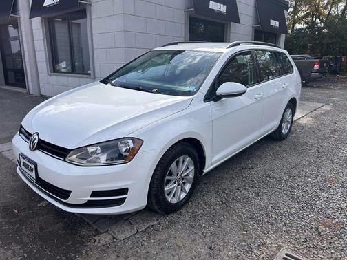 2016 Volkswagen Golf SportWagen TSI S 4-Door
