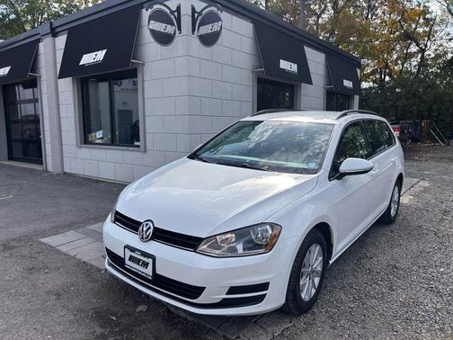 2016 Volkswagen Golf SportWagen TSI S 4-Door