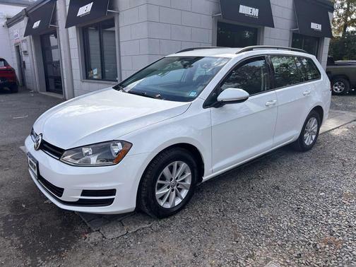 2016 Volkswagen Golf SportWagen TSI S 4-Door