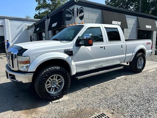 2010 Ford F-250 4WD Crew Cab 156'' Lariat