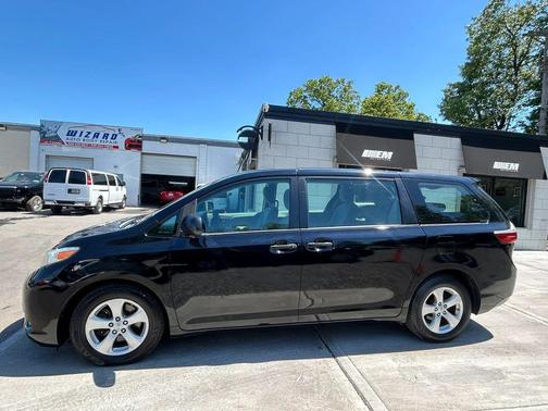 Attitude Black 2015 Toyota Sienna L