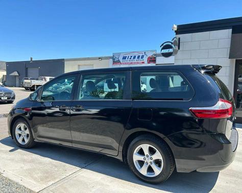 Attitude Black 2015 Toyota Sienna L