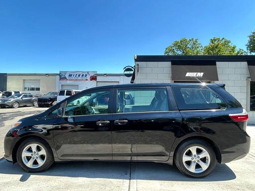 Attitude Black 2015 Toyota Sienna L