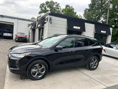 Agate Black Metallic 2025 Ford Escape ST-Line