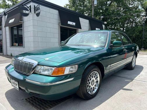 Spruce Green Clearcoat Metallic 2000 Mercury Grand Marquis GS