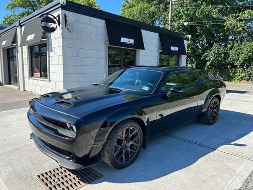 Pitch Black Clearcoat 2018 Dodge Challenger R/T