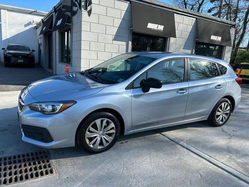 Ice Silver Metallic 2022 Subaru Impreza Base