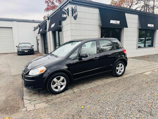 2011 Suzuki SX4 Tech Valu Pkg (NAV)