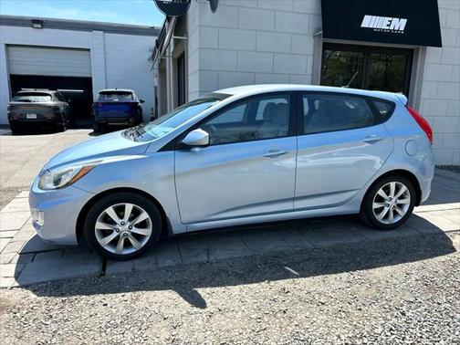 2012 Hyundai Accent SE