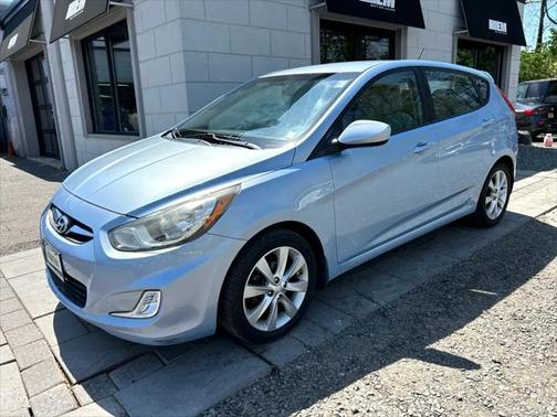 2012 Hyundai Accent SE