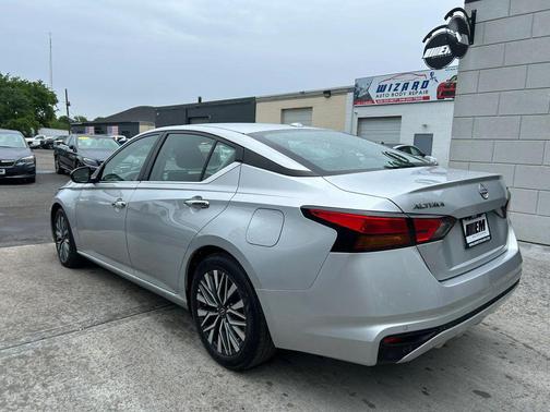 Brilliant Silver Metallic 2024 Nissan Altima 2.5 SV