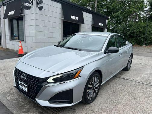 Brilliant Silver Metallic 2024 Nissan Altima 2.5 SV