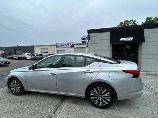 Brilliant Silver Metallic 2024 Nissan Altima 2.5 SV