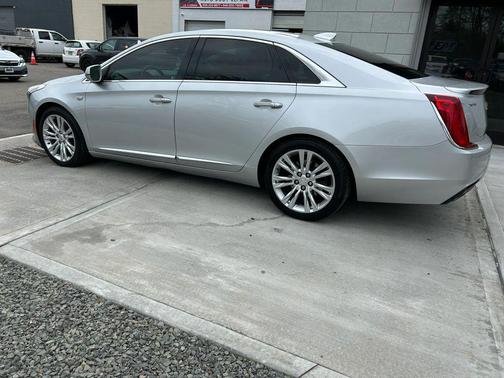 Radiant Silver Metallic 2018 Cadillac XTS Luxury