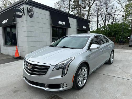 Radiant Silver Metallic 2018 Cadillac XTS Luxury