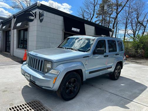 Winter Chill Pearlcoat 2012 Jeep Liberty Sport