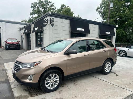Gold 2018 Chevrolet Equinox LS