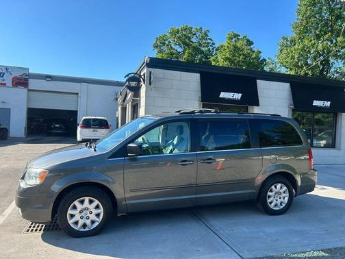 Dark Titanium Metallic Clearcoat 2010 Chrysler Town & Country LX