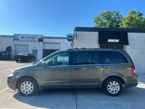 Dark Titanium Metallic Clearcoat 2010 Chrysler Town & Country LX