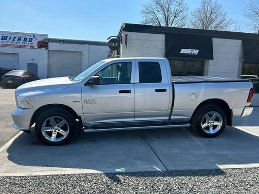 Bright Silver Metallic Clearcoat 2018 RAM 1500 Express
